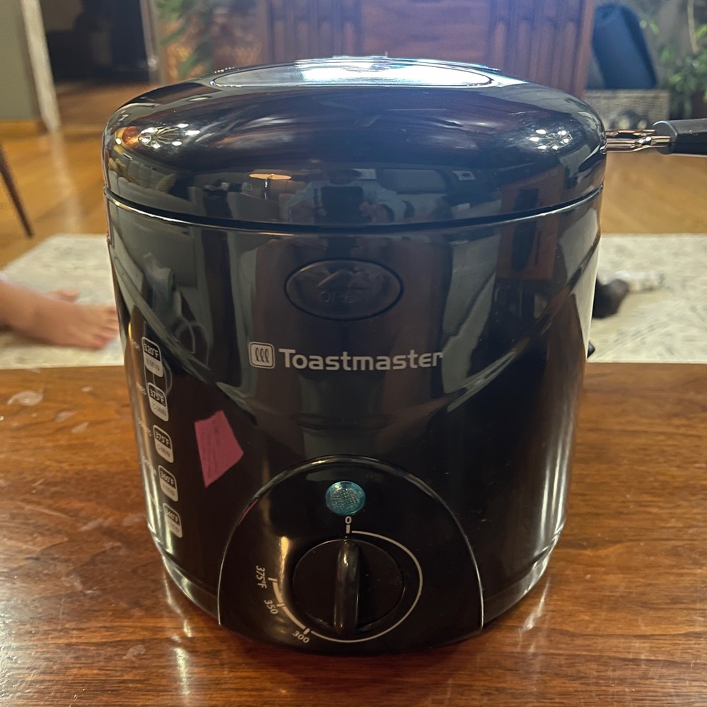 Black Toastmaster 1 Liter Deep Fryer